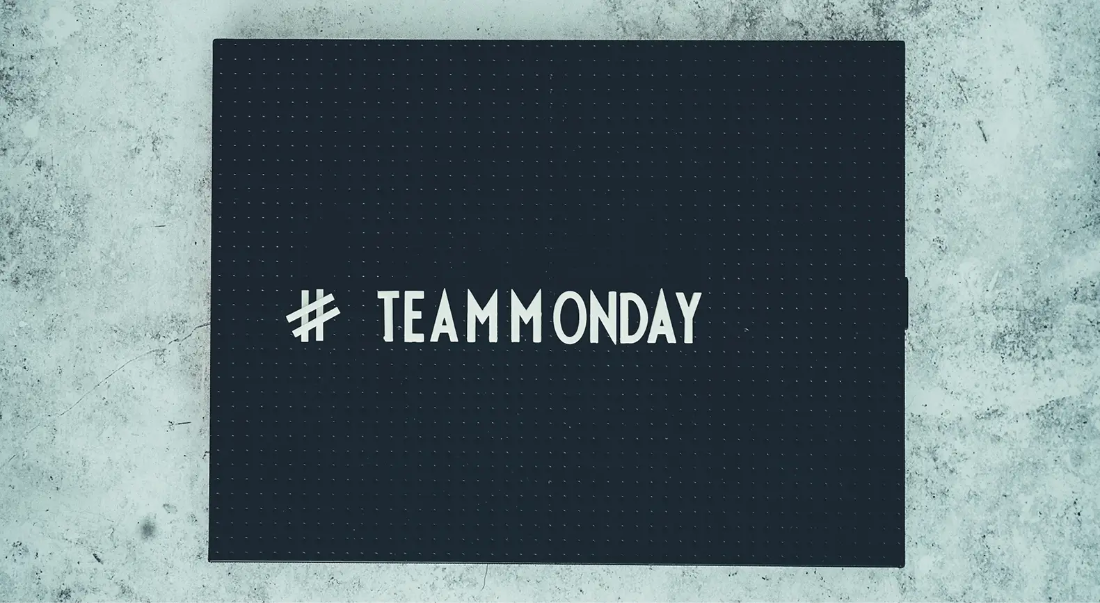 Bord met #teammonday