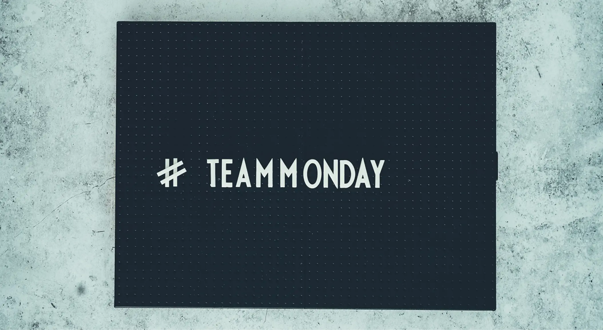 Bord met #teammonday