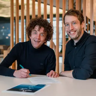 De Huismeester tekenen contract met Kolibrie