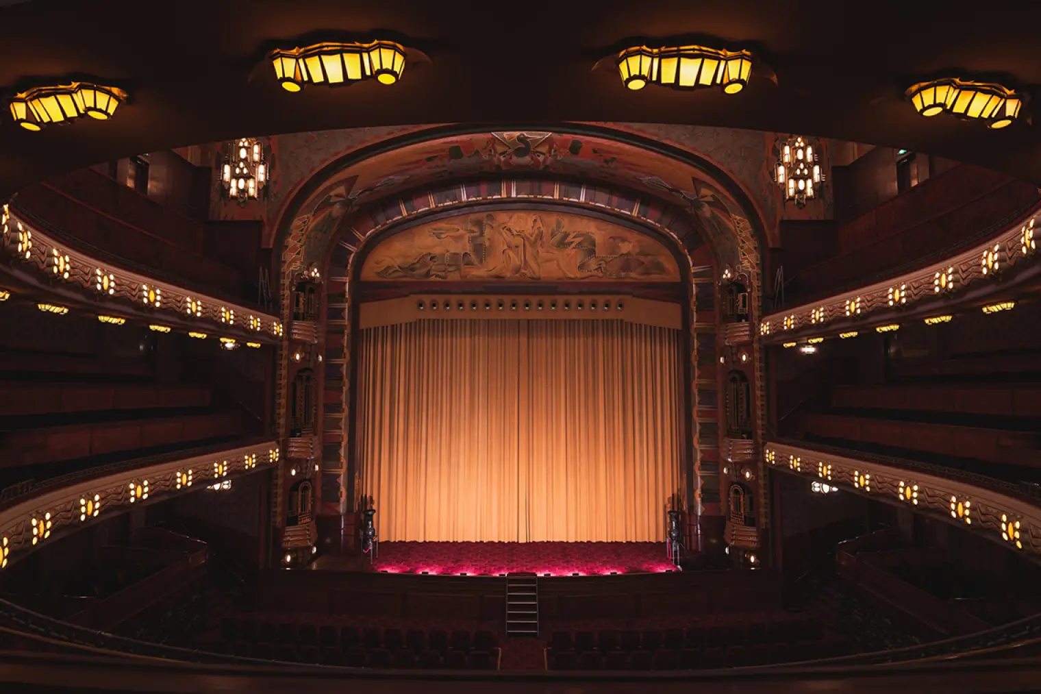 Podium en zaal van Theater Carré